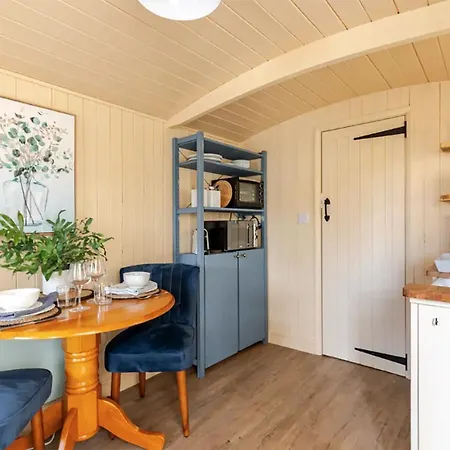 Shepherd'S Hut, Bath Exterior photo
