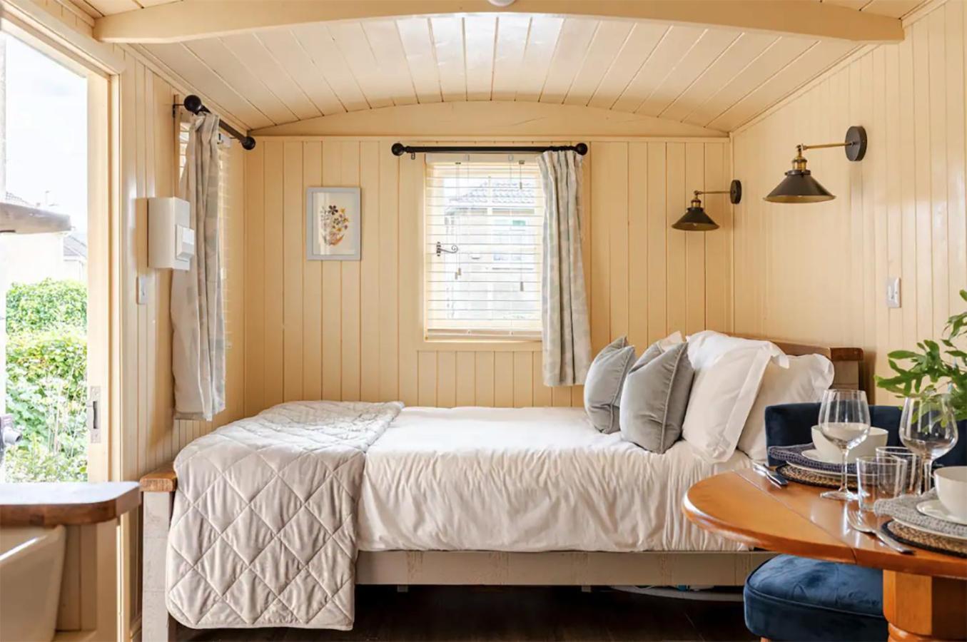 Shepherd's Hut, Holiday home *